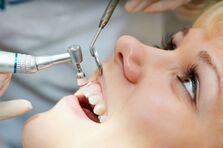 How does a dentist clean teeth?